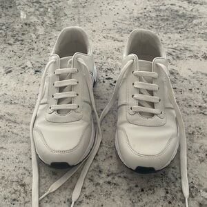 Gucci White Sneakers authentic lightly used